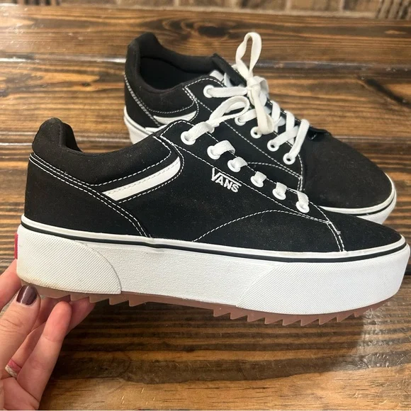 Vans Black and White Selden Platform Shoes- Like New - Picture 3 of 8